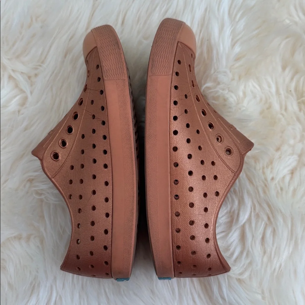 Native Shoes - Picture 3 of 5